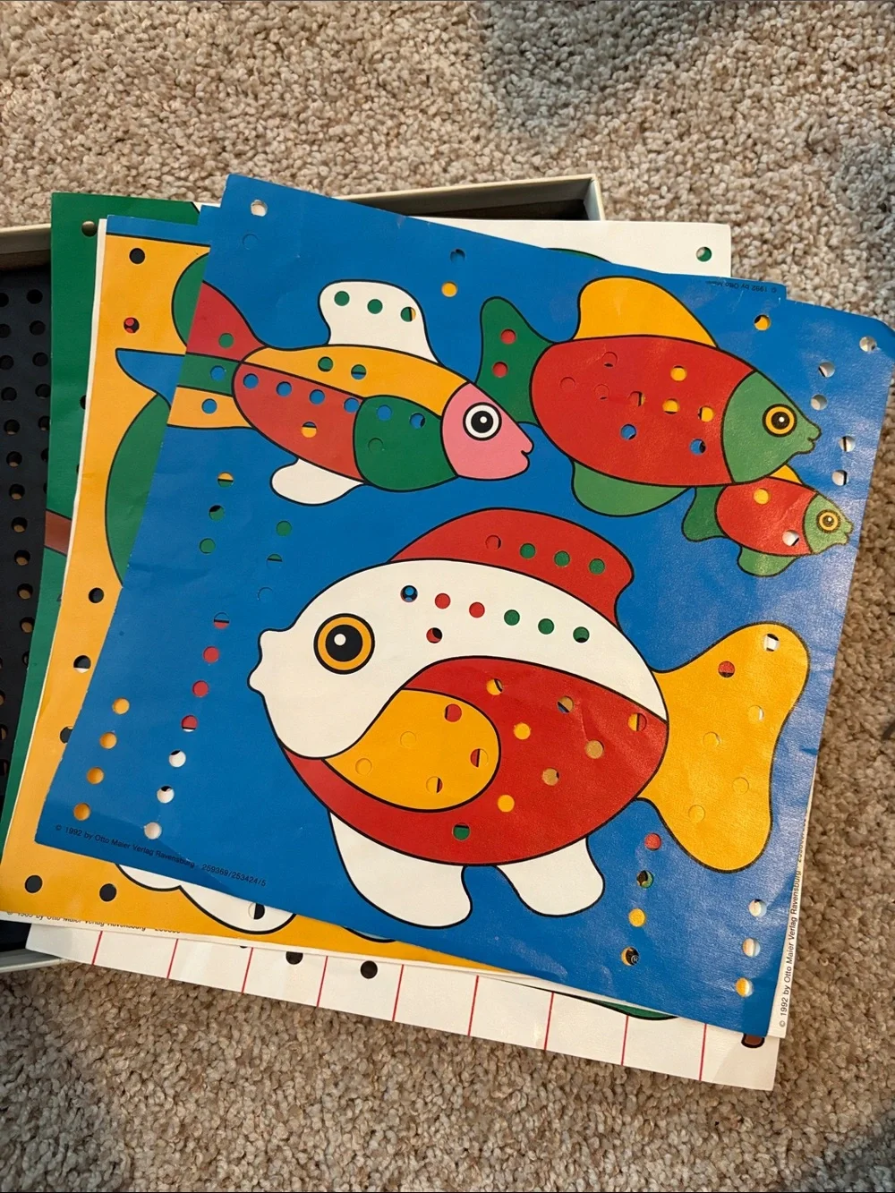 Ravensburger Picture Peg Game vintage preschool game with Multi-Color Artwork
